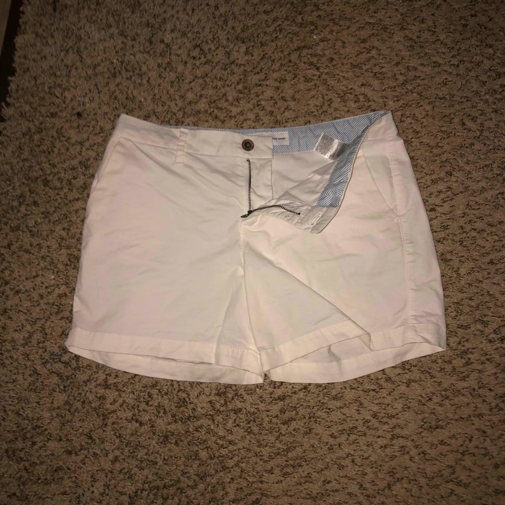 White everyday fit old navy shorts